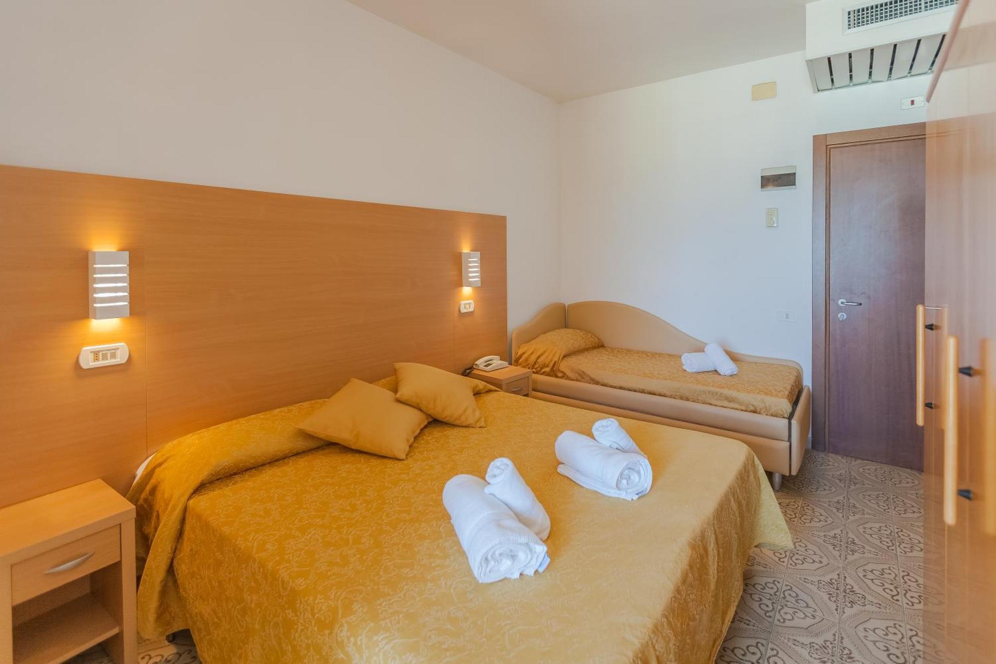 ריצ'יונה Hotel Patrizia מראה חיצוני תמונה
